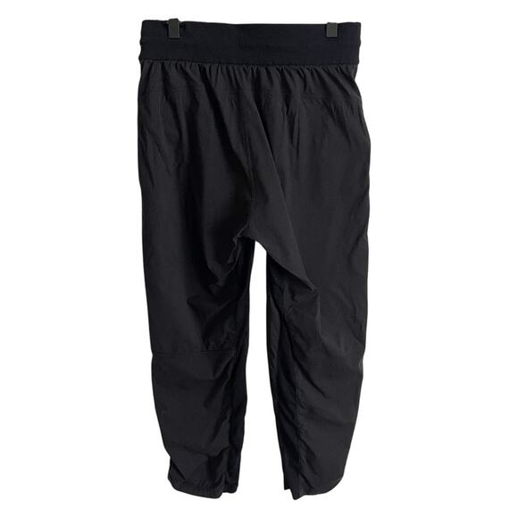 Lululemon Beyond the Studio Crop in Black Size 6 - Picture 11 of 13